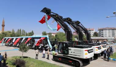 Ağrı İl Özel İdaresi filosuna 12 yeni iş makinası eklendi