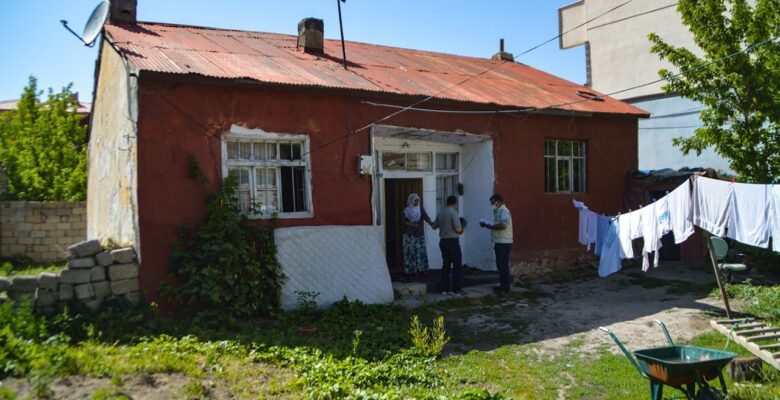 Ağrı’da ihtiyaç sahibi 600 aileye yardım ulaştırıldı