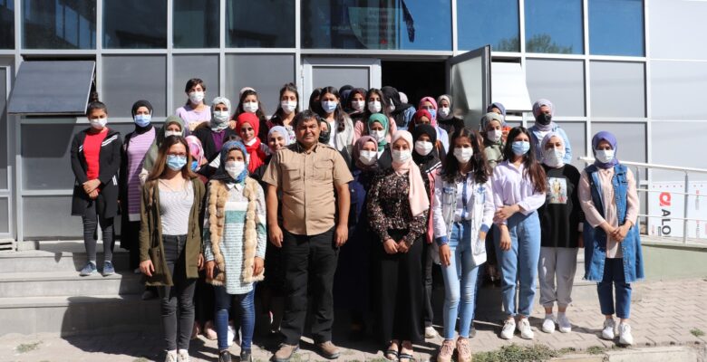 Diyadin’e kurulan tekstil fabrikası kızların umudu oldu