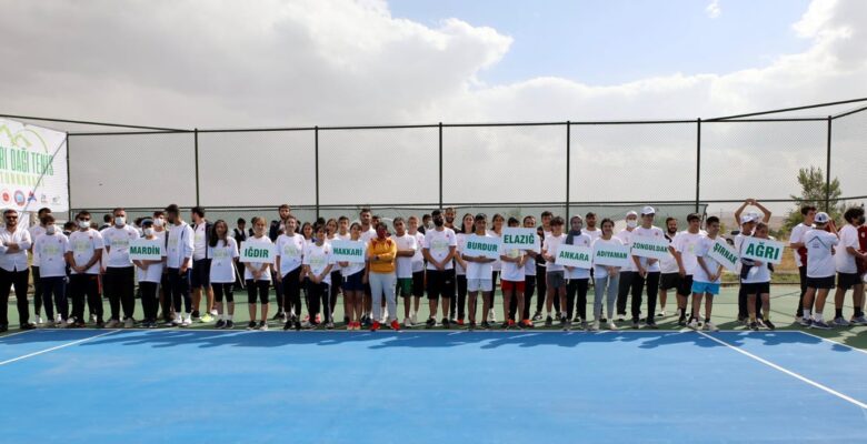 Ağrı’da Ağrı Dağı Tenis Turnuvası başladı
