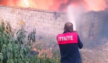 Ağrıda hurdalık alanda çıkan yangın güçlükle söndürüldü