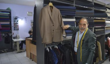 Yarım asırlık terzi, mesleğini severek sürdürüyor