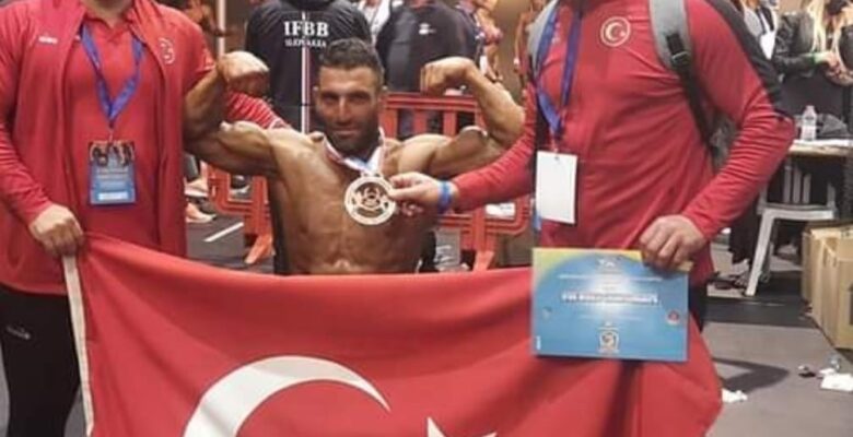 Ömer Çeçen Dünya dördüncüsü oldu