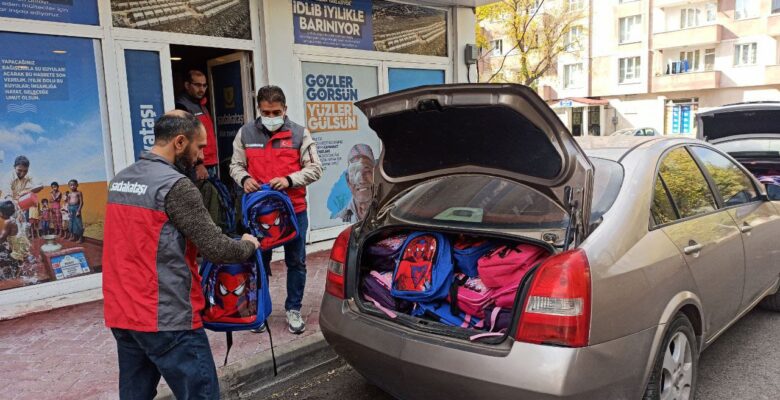 Ağrı’da 130 öğrenciye çanta ve kırtasiye malzemesi dağıtıldı