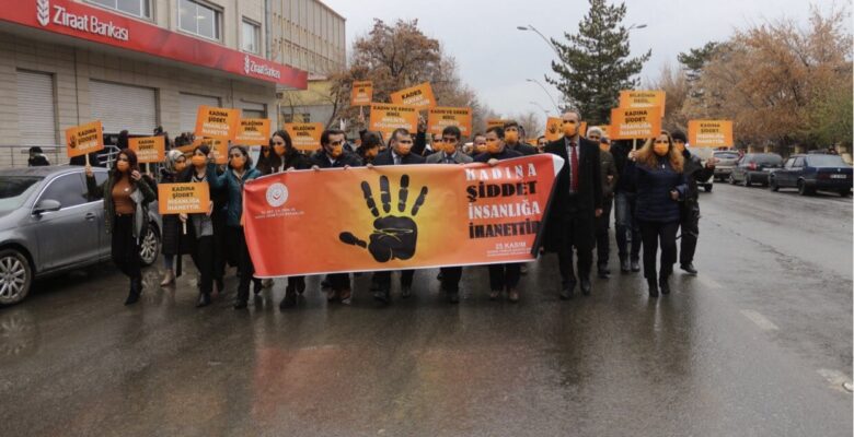 Ağrı’da Kadına Yönelik Şiddete Karşı Farkındalık yürüyüşü düzenlendi