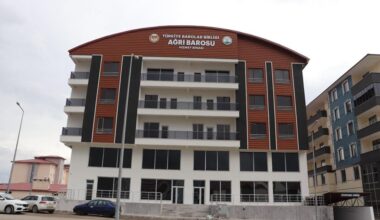 Ağrı Barosu yeni hizmet binasına taşındı