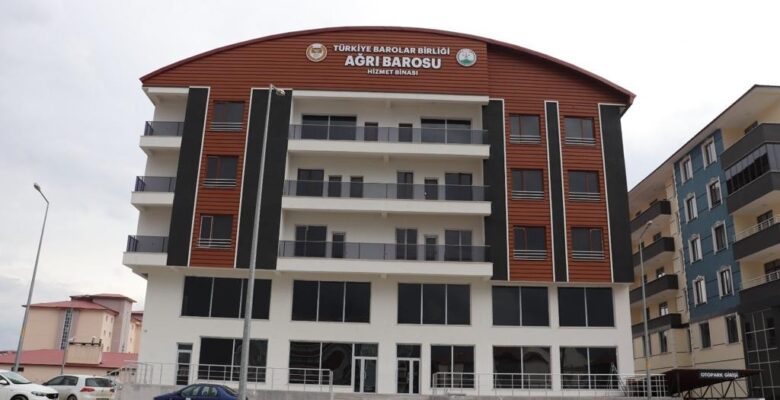 Ağrı Barosu yeni hizmet binasına taşındı