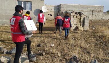 Kızılay’ın gönüllü gençleri Diyadin’de ihtiyaç sahiplerini ziyaret etti