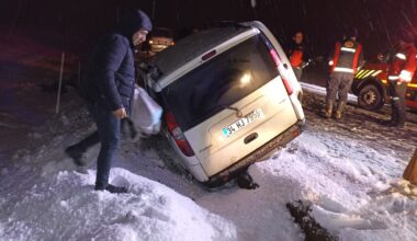Ağrı’da kar yağışı kazaya getirdi; 3 yaralı