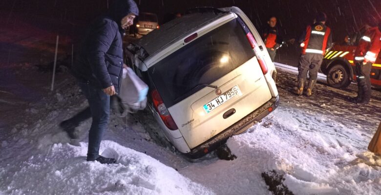 Ağrı’da kar yağışı kazaya getirdi; 3 yaralı