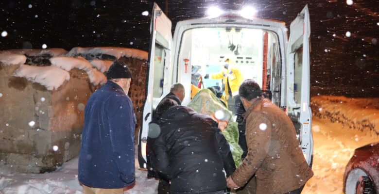 Ağrı’da ekipler, 92 yaşındaki hasta için seferber oldu