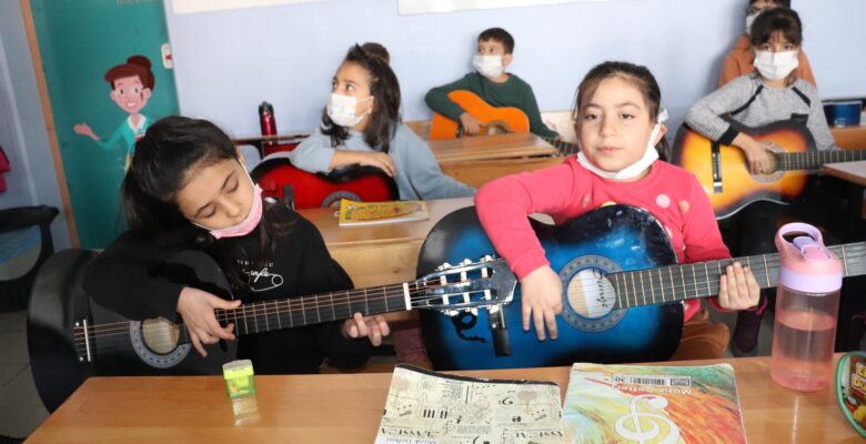 Ağrı’da 155 bin öğrenci müzikle buluşuyor