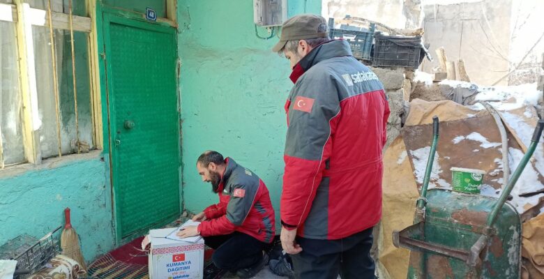 Ağrı’da ihtiyaç sahibi bin 400 aileye gıda kolisi dağıtıldı