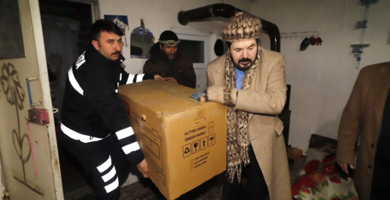 Başkan Sayan, yeni yılda ihtiyaç sahibi aileleri ziyaret etti