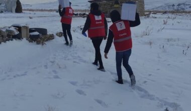 Türk Kızılay’ı Diyadin’de 314 aileye gıda ve kıyafet yardımı yaptı