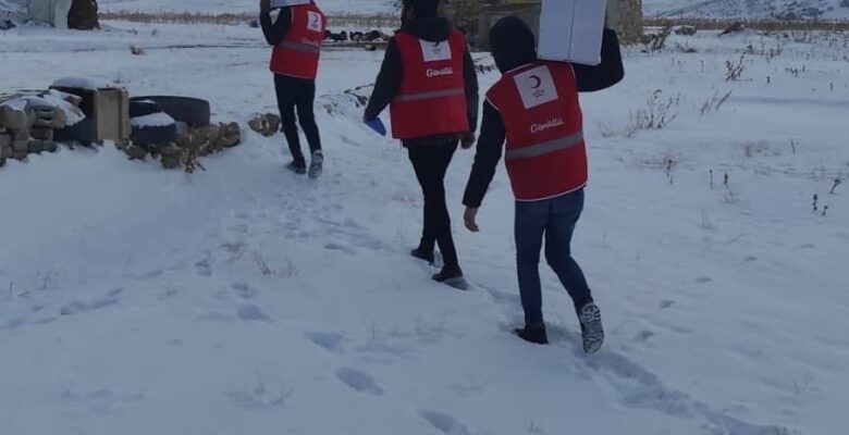 Türk Kızılay’ı Diyadin’de 314 aileye gıda ve kıyafet yardımı yaptı