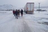 Tendürek Geçidinde mahsur kalanların imdadına ekipler yetişti