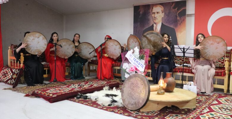 Diyadin’de kadınlar ‘Kadın Çığlığı’ konseri ile eğlendi