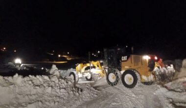 Ağrı’da ekiplerin karla mücadelesi gece gündüz sürüyor
