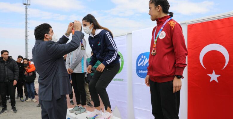 AİÇÜ’lü Atlet Gönen, Dünya Şampiyonası’nda Ülkemizi Temsil Edecek