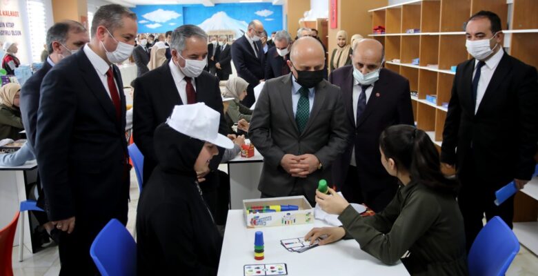 Ağrı’da kütüphanelere 650 bin kitap dağıtıldı