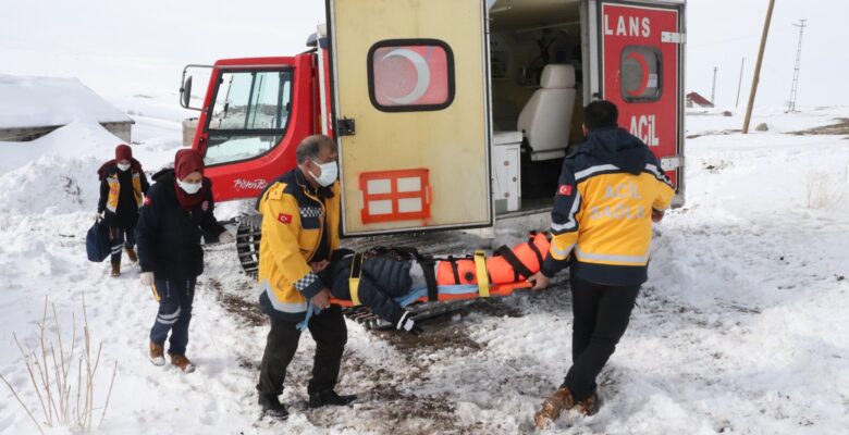 Ağrı’da ekipler, hasta çocuk için seferber oldu