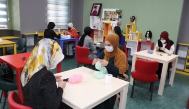 Ağrı’da Hünerli Eller, ihtiyaç sahibi çocuklar için ilmek atıyor