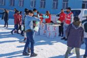 Türk Kızılay’ı, çocukları pamuk şekeri ile mutlu etti