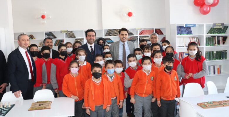 Almanya’daki ırkçı saldırıda öldürülen Gökhan Gültekin adına kütüphane açıldı