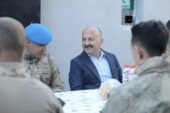 Vali Varol, Ağrı Dağı eteklerinde görev yapan askerlerle iftar yaptı