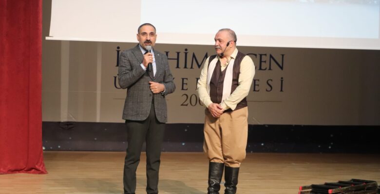 Ağrı’da Bir Teyyareci Vecihi Hürkuş tiyatro oyunu sergilendi