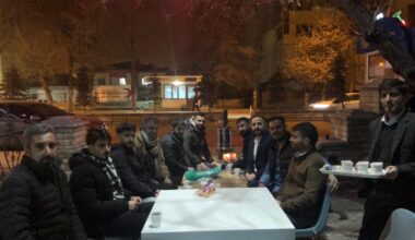 Ağrı’da gençler çay sohbetleri ile bir araya geliyor
