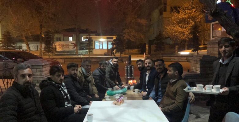 Ağrı’da gençler çay sohbetleri ile bir araya geliyor