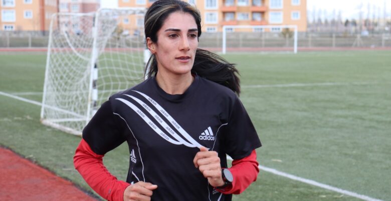 Oyun oynarken öğretmeni tarafından keşfedildi, dünya 3’üncüsü oldu
