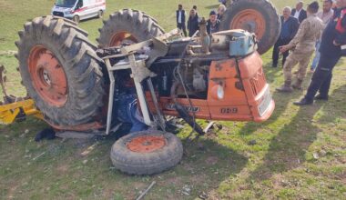 Ağrı’da traktör devrildi; 1 ölü