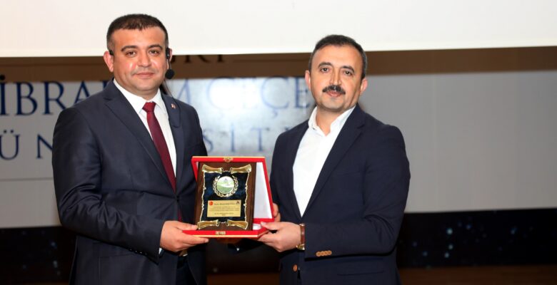 AİÇÜ’de uyuşturucu ile mücadele ve farkındalık konferansı gerçekleştirildi