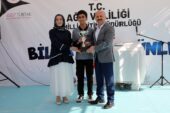 Ağrı’da yazılım ve kodlama yarışmasında dereceye giren öğrencilere ödülleri verildi