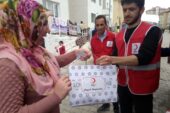 Kızılay Ağrı’da bin 300 aileye bayram şekeri dağıttı