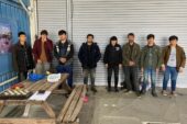 Ağrı’da samanların arasında 8 düzensiz göçmen yakalandı