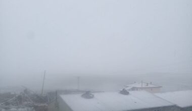 Ağrı’da yağmur yerini kar yağışına bıraktı