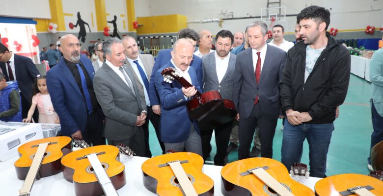 Ağrı’da spor malzemesi ve enstrüman dağıtım töreni düzenlendi