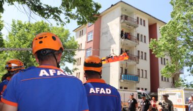 Ağrı’da deprem tatbikatı gerçeği aratmadı