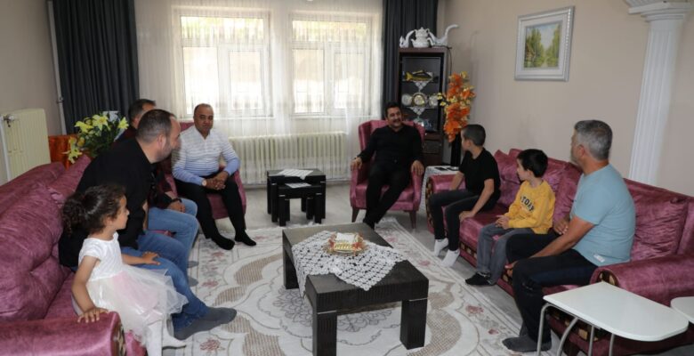 Müdür Çalgan, Şampiyon’u Evinde Ziyaret Etti
