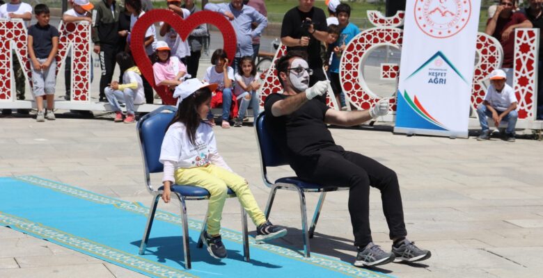 Ağrı’da Çocuklar Çocuk Şenliğinde eğlendi