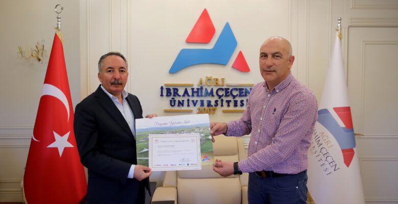 Prof. Dr. Karabulut’a Türkiye Üniversite Sporları Federasyonu’ndan teşekkür belgesi verildi