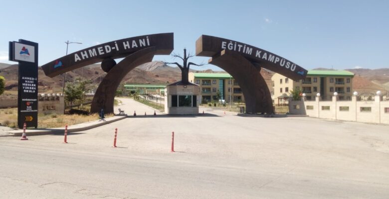Ahmed-i Hani MYO öğrencilerini bekliyor