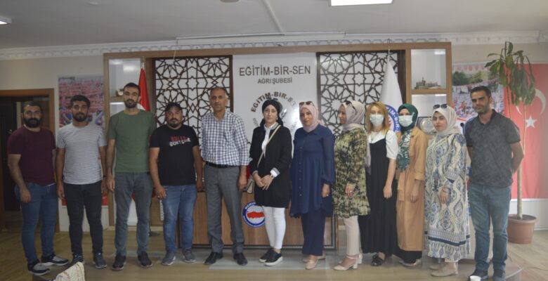 USTA ÖĞRETİCİ VE SANATKARLAR DERNEKLEŞİP EĞİTİM-BİR-SEN’E ÜYE OLDULAR