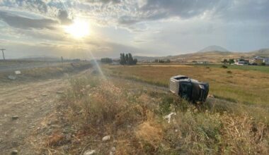 Ağrı’da hafif ticari araç şarampole uçtu: 5 yaralı