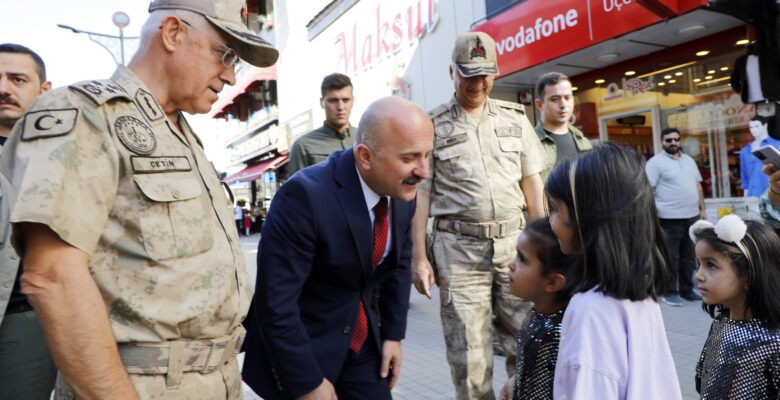 Orgeneral Çetin Ağrı’da esnaf ile şehit ve gazi yakınlarıyla buluştu