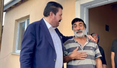 Ağrı’da iki aile, belediye ve hayırseverlerin desteğiyle ev sahibi oldu